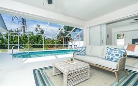 Beautiful Spacious Home! Close To Beaches - Heated Private Pool